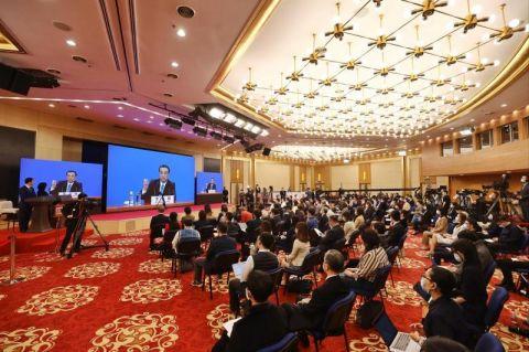李克強(qiáng)：今年政府支出更多向民生領(lǐng)域傾斜，特別是義務(wù)教育和基本醫(yī)療