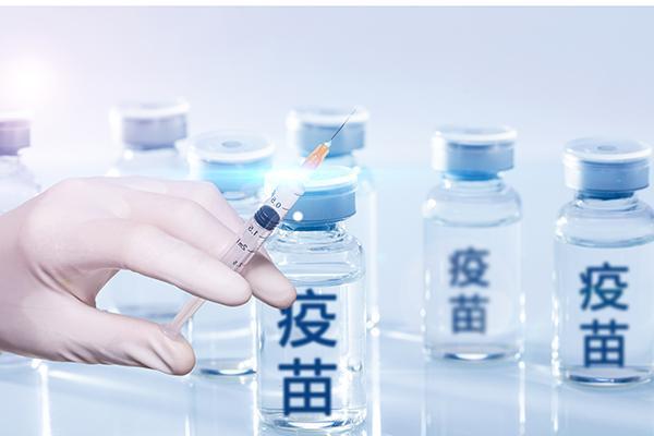 我國新冠疫苗累計接種近24億劑次，專家回應(yīng)熱點問題